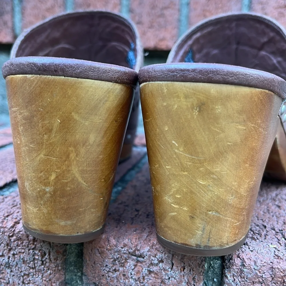 UGG Vivica Clogs - Picture 4 of 12